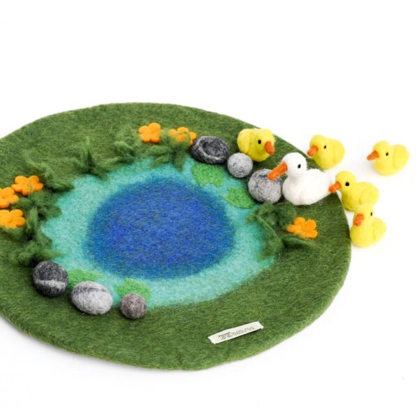 duck-pond-with-6-ducks-play-mat-playscape